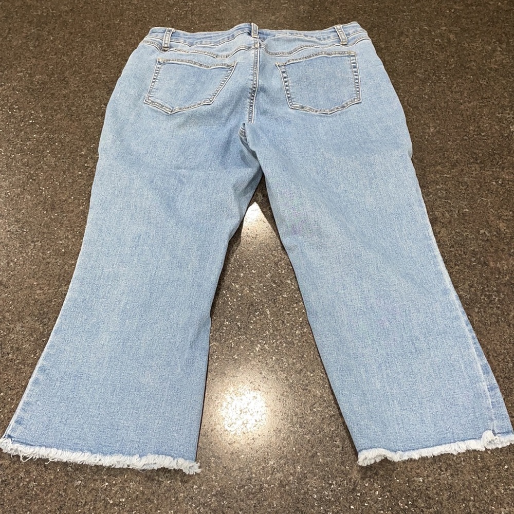 Jean Capris - Picture 5 of 7